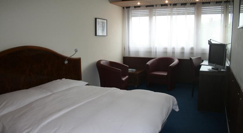Hostellerie De La Vendee Lancy Exterior photo