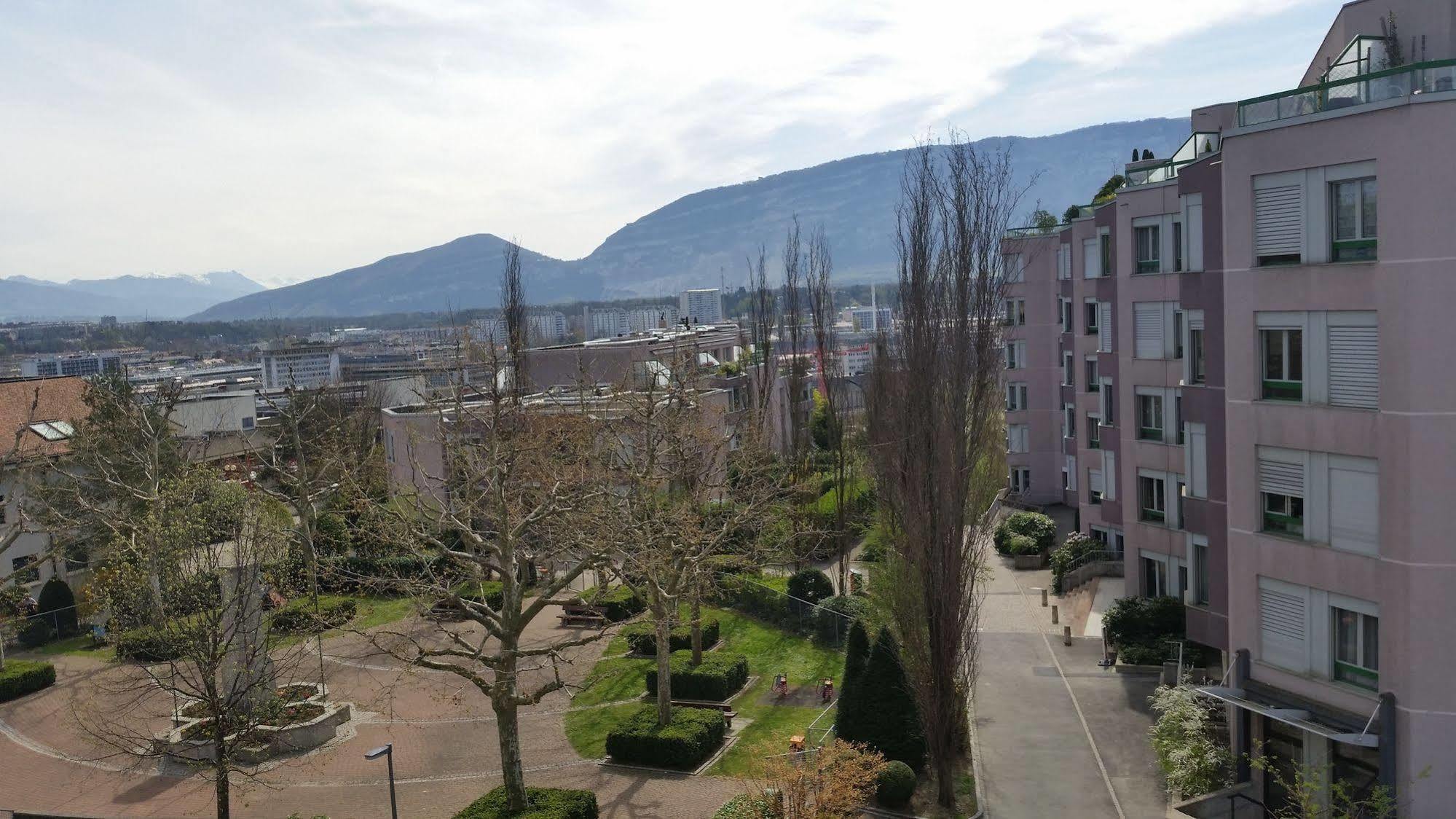 Hostellerie De La Vendee Geneva Exterior photo