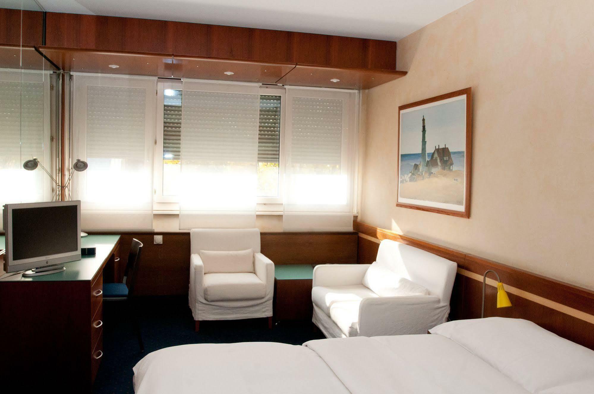Hostellerie De La Vendee Lancy Exterior photo