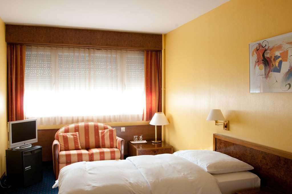 Hostellerie De La Vendee Lancy Room photo