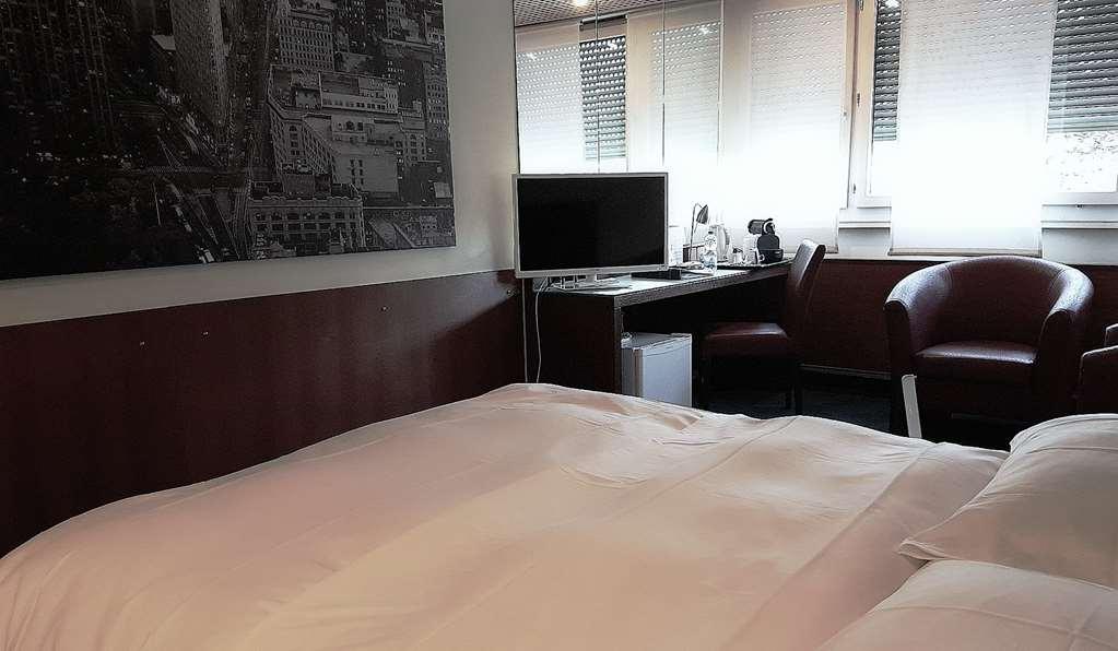 Hostellerie De La Vendee Lancy Room photo
